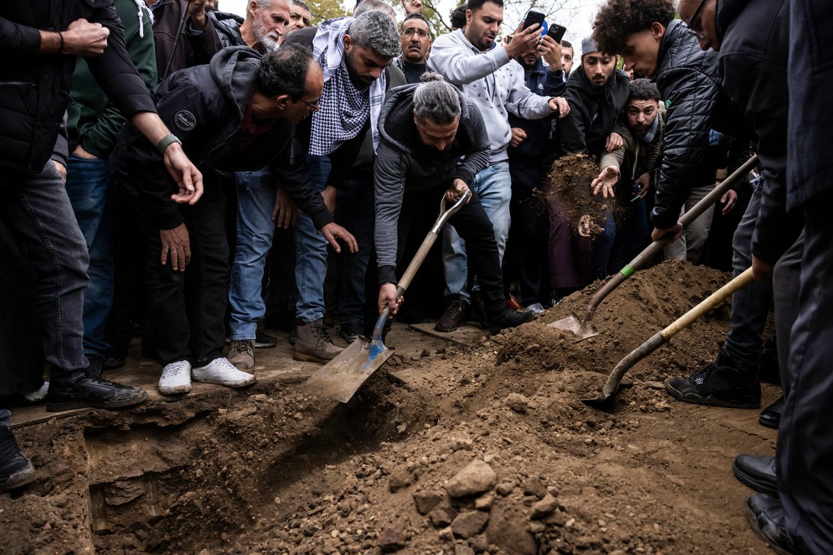 “What happened is a wake-up call for us all.' Thousands attend funeral for Palestinian American boy killed in Plainfield Township chicago.suntimes.com/crime/2023/10/… by @mary_norkol, @NaderDIssa & @mannycam