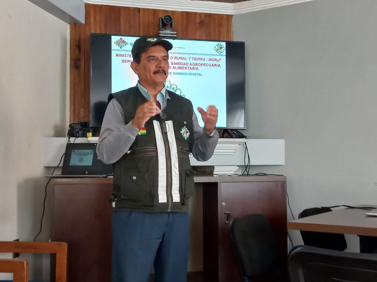 SenasagBolivia's tweet photo. #LaPaz
🇧🇴⚙️SENASAG, a través del Programa Nacional de Control de la #LangostaVoladora, realizó capacitación a personal técnico sobre nuevas medidas de mitigación para el control de la plaga (Schistocerca cancellata) que se encuentra presente en el Municipio de #Sapahaqui. https://t.co/ngaxK3rsYI