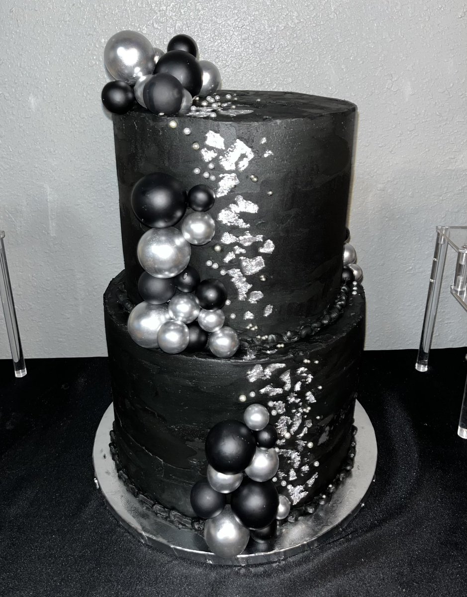 OwlB_Baking's tweet photo. Black and Silver 🖤🤍 https://t.co/yRM1pzq2Do