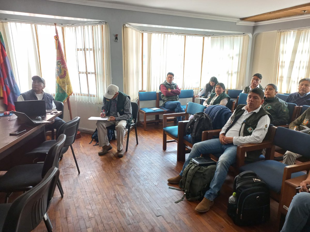 SenasagBolivia's tweet photo. #LaPaz
🇧🇴⚙️SENASAG, a través del Programa Nacional de Control de la #LangostaVoladora, realizó capacitación a personal técnico sobre nuevas medidas de mitigación para el control de la plaga (Schistocerca cancellata) que se encuentra presente en el Municipio de #Sapahaqui. https://t.co/ngaxK3rsYI