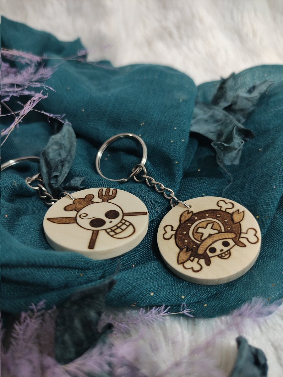 Deku_Artesania's tweet photo. 🍃 ¡Holaaa! 🍃

Me hace ilusión enseñaros este par de llaveros personalizados de One Piece 😊 ¡Me parece una idea muy chula!

Espero que os guste 🥰 https://t.co/3BWpdY0mwY