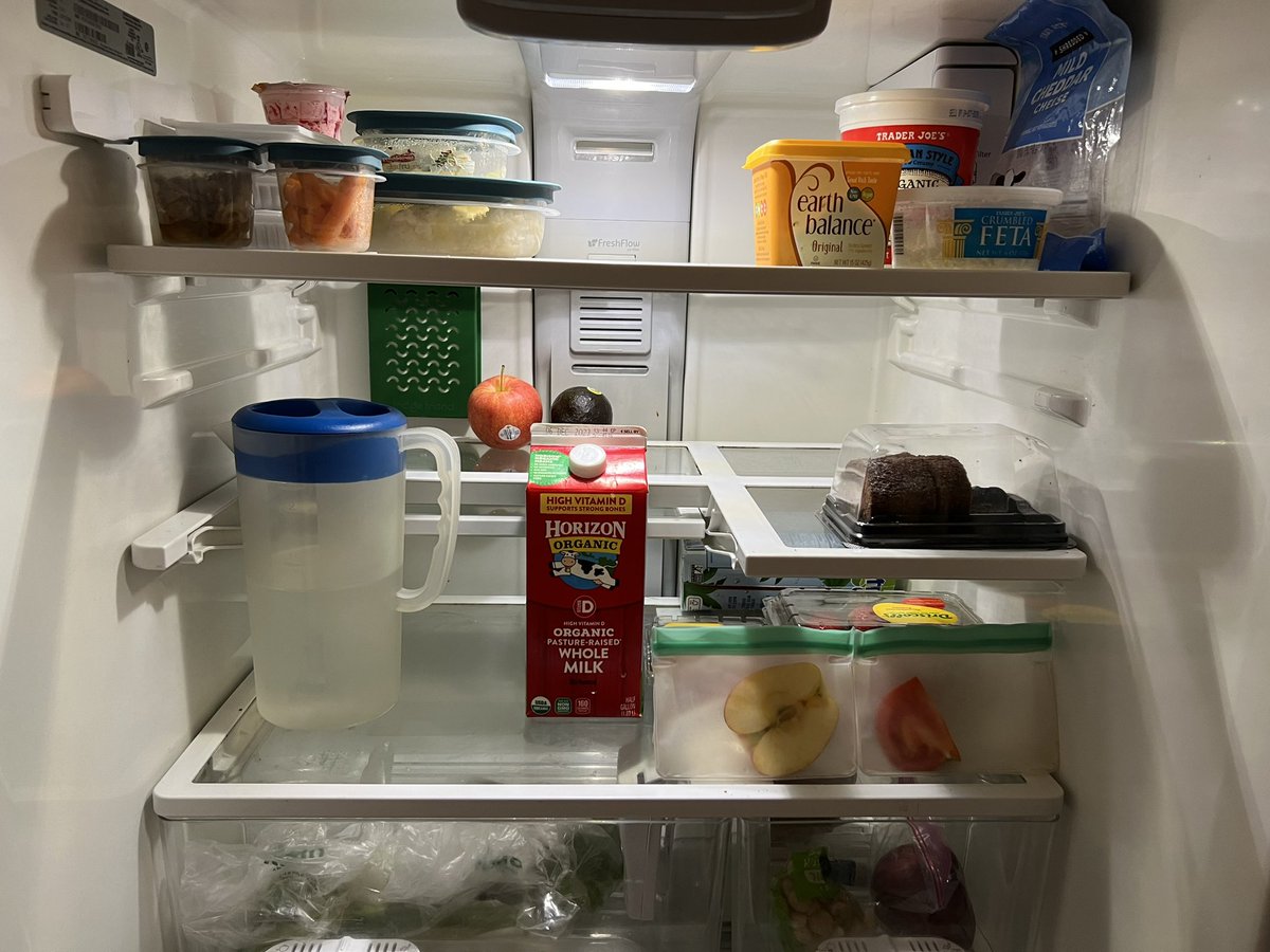 min_waste's tweet photo. This is my fridge. 

It may not look like much, but a lot of effort goes into getting it to this state.

My goal is to always have a clean and near-empty fridge by the time I get more groceries.

This way, I know exactly what I have, and what new decisions I need to make. https://t.co/1qFTOr50PX