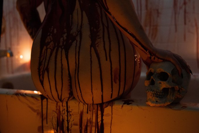Perfect time to share some of the pics from the Halloween shoot I did last year!  Halloween Fake blood Blood
