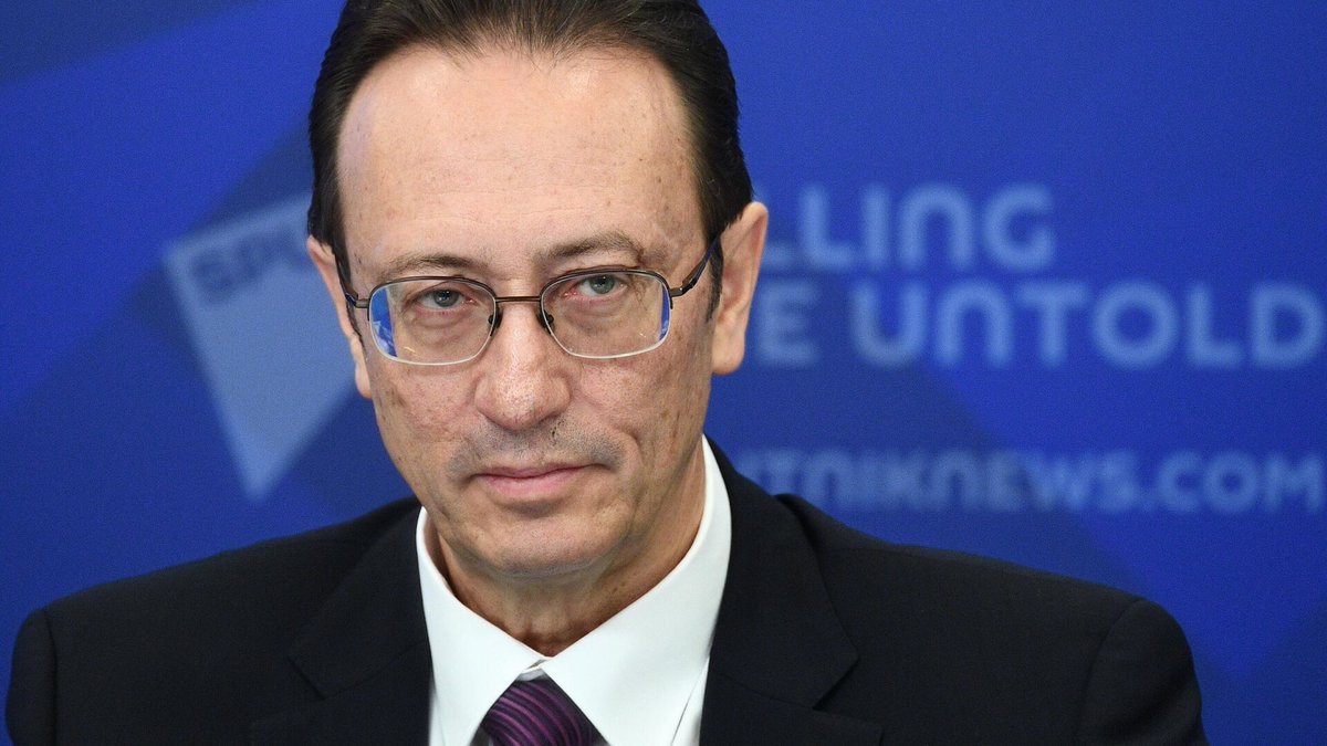 RussianEmbassy's tweet photo. Vladimir #Ermakov: 

There are many indications that 🇺🇸US is considering to return the nuclear weapons to 🇬🇧British territory. 

It is known about #Washington's decisions to fund the modernization of the relevant infrastructure at one of the military bases in the #UK. 

The emergence of US nuclear weapons in the UK means expanding the geography of nuclear bombs deployment  [by Americans]. 

We consider this as a step towards escalation & frankly provocative signal.
