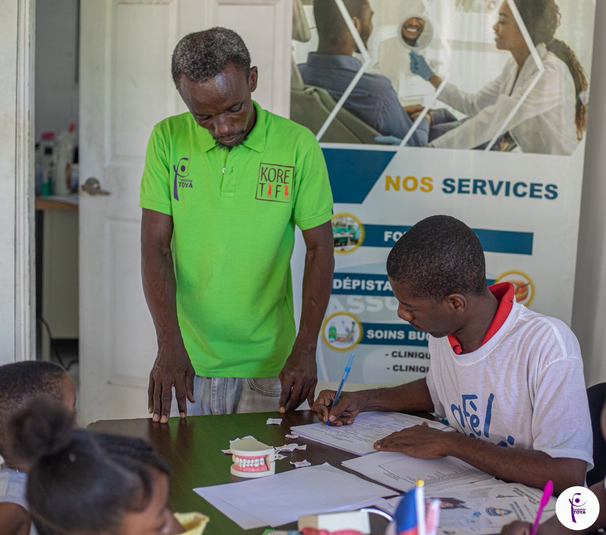 assurdent's tweet photo. Revivez en images le 1er jour de distribution de soins bucco-dentaires gratuits aux enfants de @FondationTOYA dans le cadre de "Fè l Souri"
Nous sommes déterminés à améliorer l'accès aux soins bucco-dentaires en Haïti et surtout au sein des communautés vulnérables.

 #FèlSouri https://t.co/PNJLd0jxuh