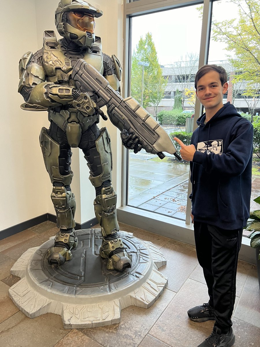 I’m honored to have been invited to tour the Halo museum over at 343 Industries in Redmond on Monday! 

It’s incredible to see the history of Halo encapsulated in one place! It’s such an inspiring place to be, as a fan and as a 3d artist. (1/2)

#halo #HaloWC #HaloInfinite