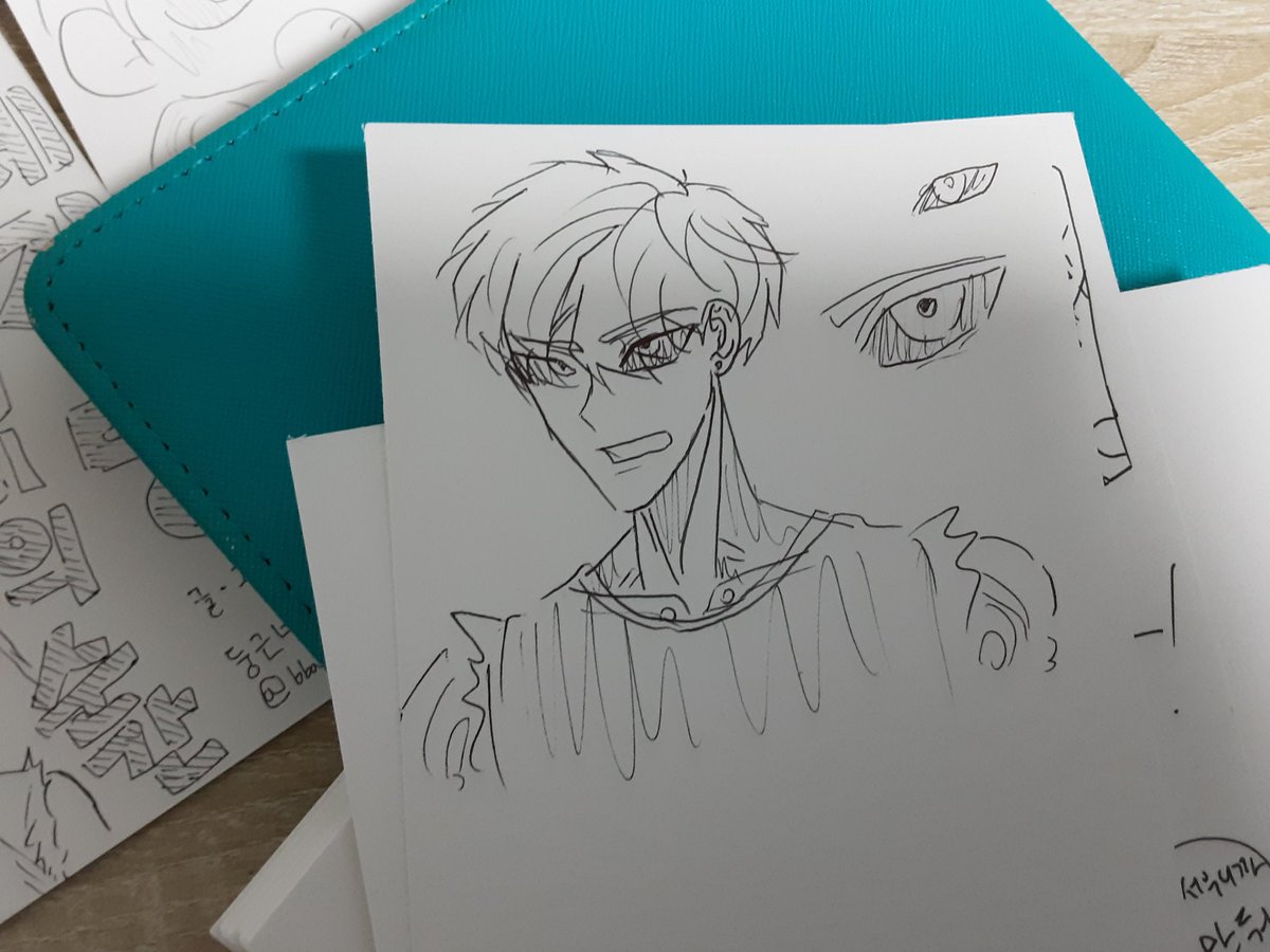 앞에 3개는 둥근빽빽이가 그린거고.... 뒤에거는 걍 낙선데... 
둥근빽 돌아와,... 나랑 대마리 먹어줘........🥲