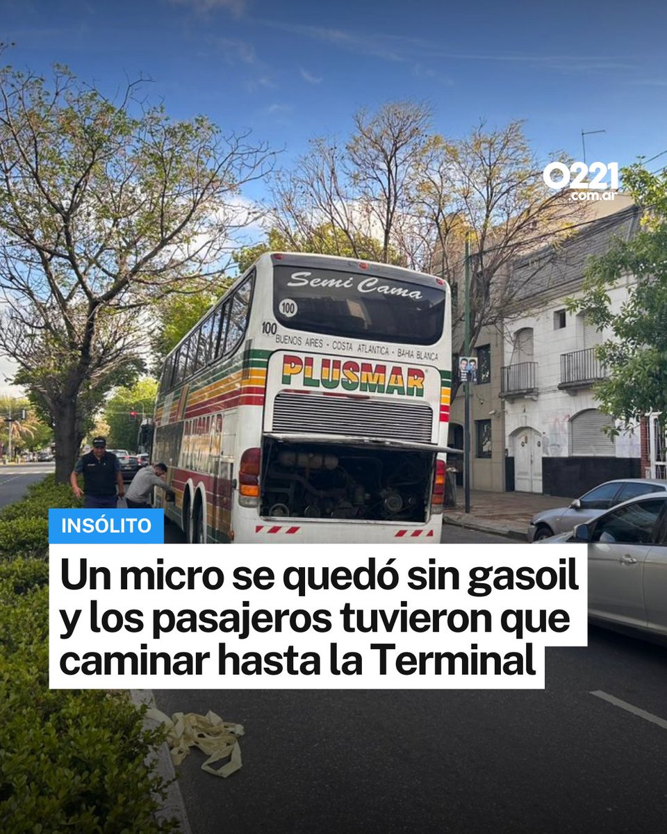 0221comar's tweet photo. UN MICRO VARADO SIN GASOIL 😳 La insólita secuencia se registró en la mañana de este martes en plena Diagonal 74, donde un colectivo de la empresa #Plusmar se quedó sin #combustible a tan solo unas cuadras de la #Terminal. https://t.co/gwrBNpbkIF