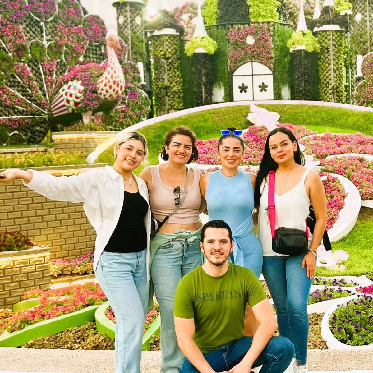 EnglishPathUK's tweet photo. Take a look at the fantastic week our EP Dubai students had!

From exploring art at Alserkal Avenue to enjoying the colourful Miracle Garden, it was a memorable experience!

Join us for such unforgettable moments, link in the bio.

#EPDubai #Adventures #JoinUs #EnglishPath #EP https://t.co/WTP1pgehOF