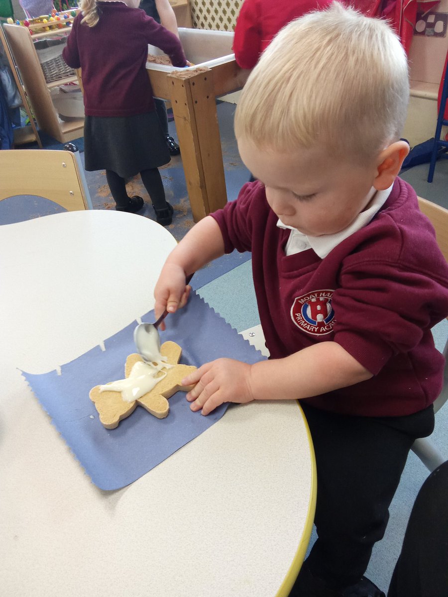 MoatHallPrimary's tweet photo. Mini Moats have been busy decorating bear biscuits. They all look delicious.
#moathall #minimoats #biscuits https://t.co/FOVFLcZuSN