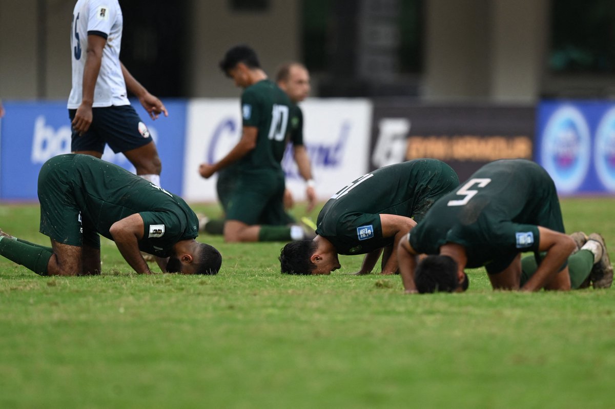 CBSSportsGolazo's tweet photo. History in Pakistan! 🇵🇰

The nation secured its first-ever World Cup qualifying win with a 1-0 result over Cambodia, its first win in any competition in five years! 😳 https://t.co/YSjMOc6LMs