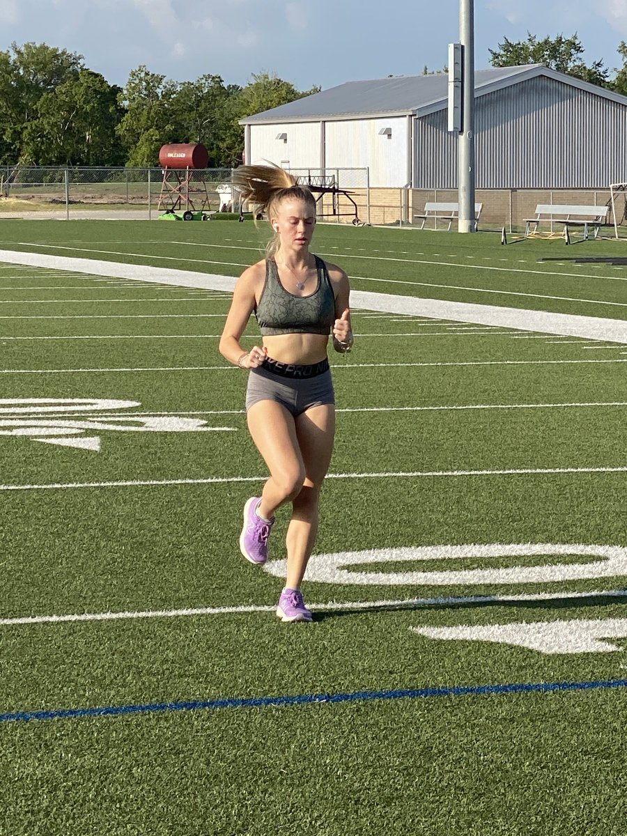 Today’s morning workout, 3x(100m,100m,200m,100m) … got’r done! 🏃🏼‍♀️🔴⚫️⚪️  #trackandfield #trackgirls #trackgirl #tracknation #athlete #collegesports #collegeathlete #track #sprints