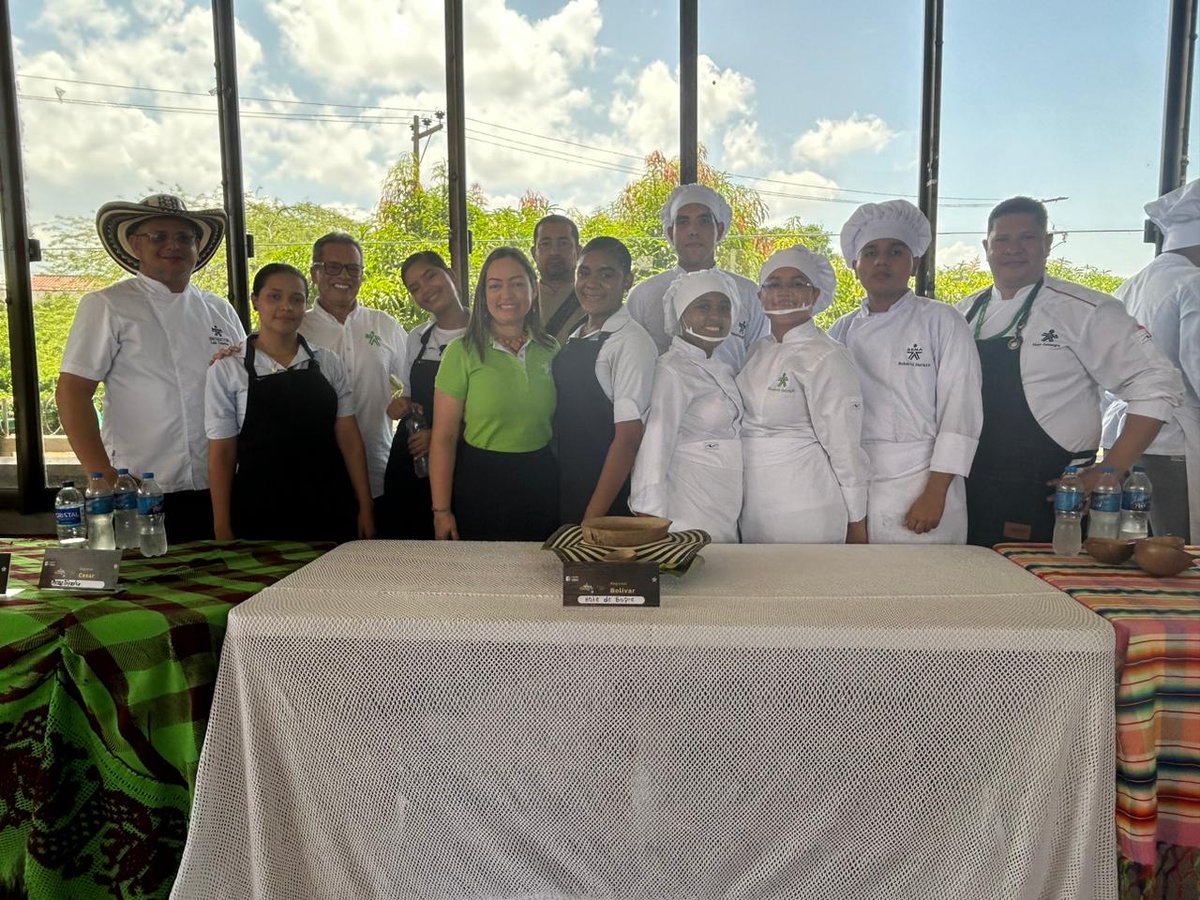SENAenBolivar's tweet photo. El Centro de Comercio de @SENAenBolivar 💚 se destacó en el evento gastronómico nacional "El SENA Cocina"👨‍🍳👩‍🍳 en el @SenaGuajira, donde los talentosos aprendices presentaron con orgullo el delicioso plato "Mote de Bagre",🍲 destacando  auténticos sabores y la identidad regional. https://t.co/AK4y786TYR