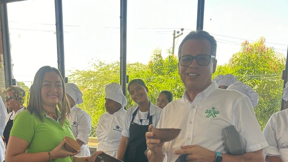 SENAenBolivar's tweet photo. El Centro de Comercio de @SENAenBolivar 💚 se destacó en el evento gastronómico nacional "El SENA Cocina"👨‍🍳👩‍🍳 en el @SenaGuajira, donde los talentosos aprendices presentaron con orgullo el delicioso plato "Mote de Bagre",🍲 destacando  auténticos sabores y la identidad regional. https://t.co/AK4y786TYR