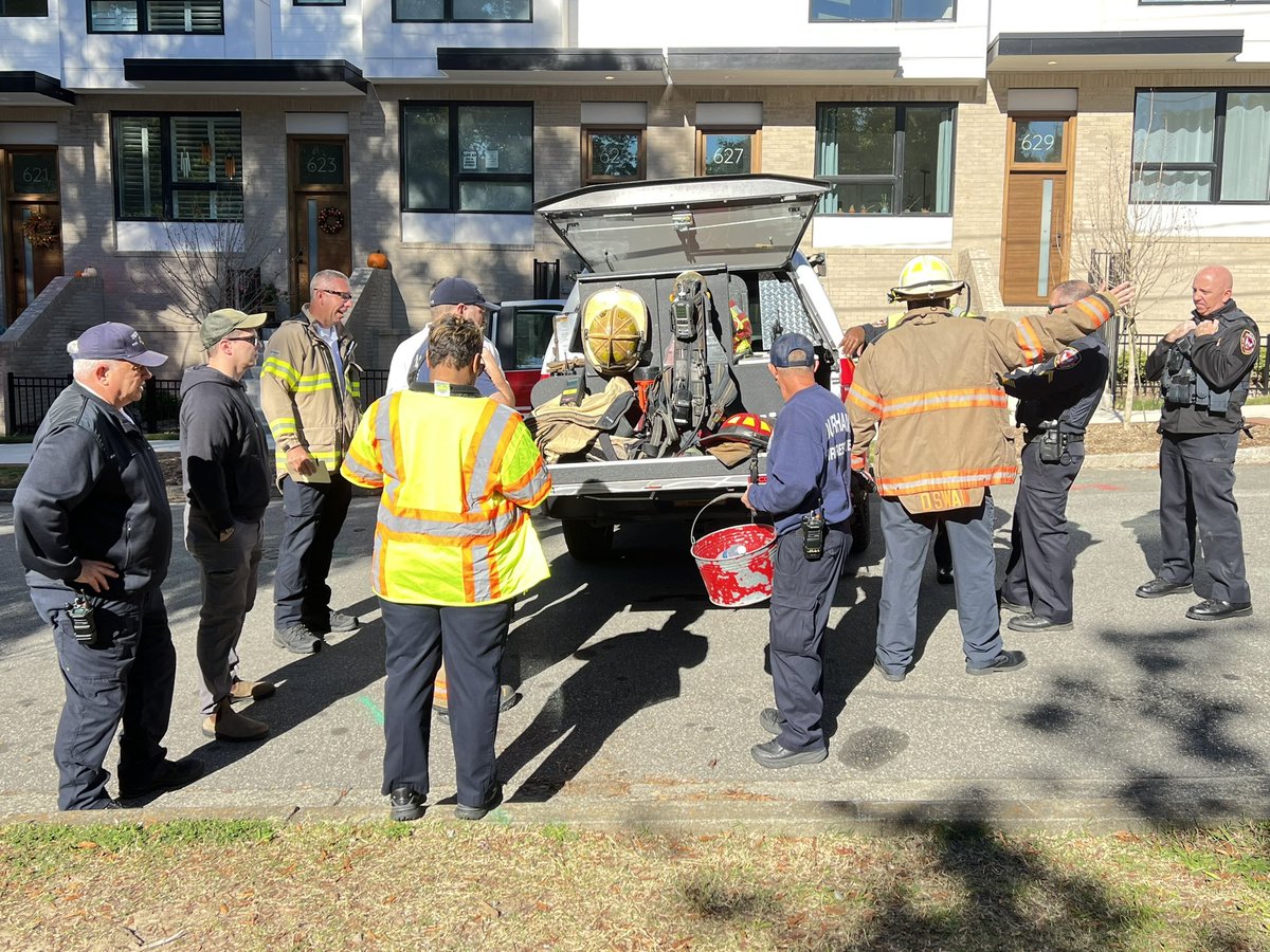 durhamcityfire's tweet image. We are responding to a gas leak in the area of N Roxboro St and Mallard Ave near Downtown Durham.
We have set up a perimeter around the area and evacuated nearby buildings. Please be careful if you are traveling through the area.