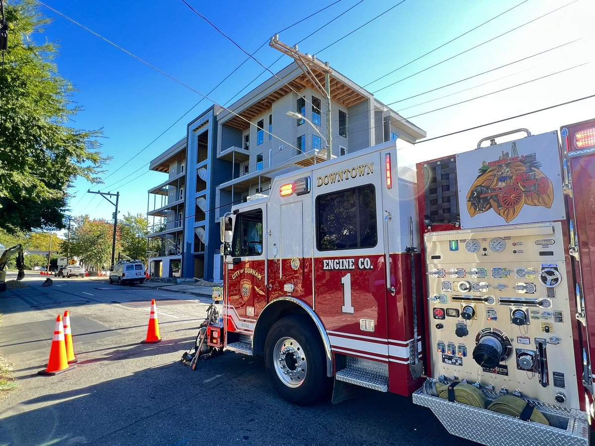 durhamcityfire's tweet image. We are responding to a gas leak in the area of N Roxboro St and Mallard Ave near Downtown Durham.
We have set up a perimeter around the area and evacuated nearby buildings. Please be careful if you are traveling through the area.