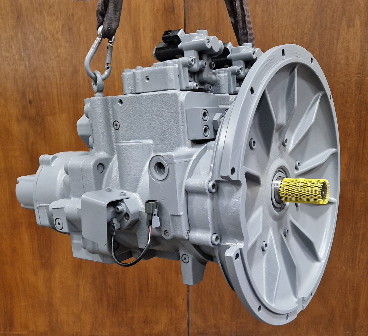 Kawasaki K5V200 Hyd Pump fitted to Hitachi ZX450. Unit arrived completely stripped. Internal parts smashed however, able to fully recondition unit saving the customer a considerable amount of money compared to buying a replacement pump. All work covered by 12 months warranty.