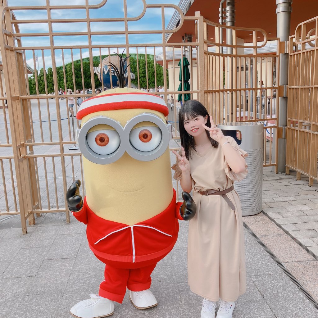 happym_k's tweet photo. 先輩とユニバ行ってきたけど、ミニオン可愛過ぎた(￣▽￣)

#ユニバ
#ミニオン
#可愛い https://t.co/jPz4g5xoiE