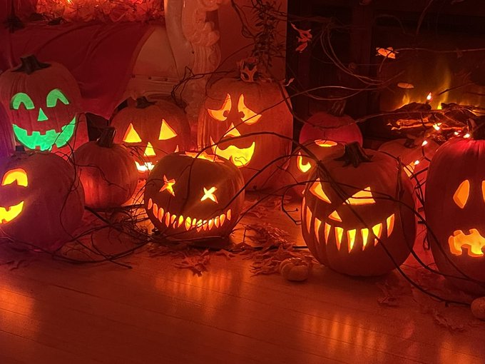 October 🌬️🍁🍂 https://t.co/8mLUEEBwGf