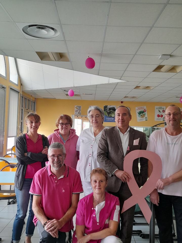 L’équipe des agents du collège Georges David <a href="/ClgGDavid86/">Collège de Mirebeau</a> mobilisés pour octobre rose. 
Le rose est la couleur de l’espoir.