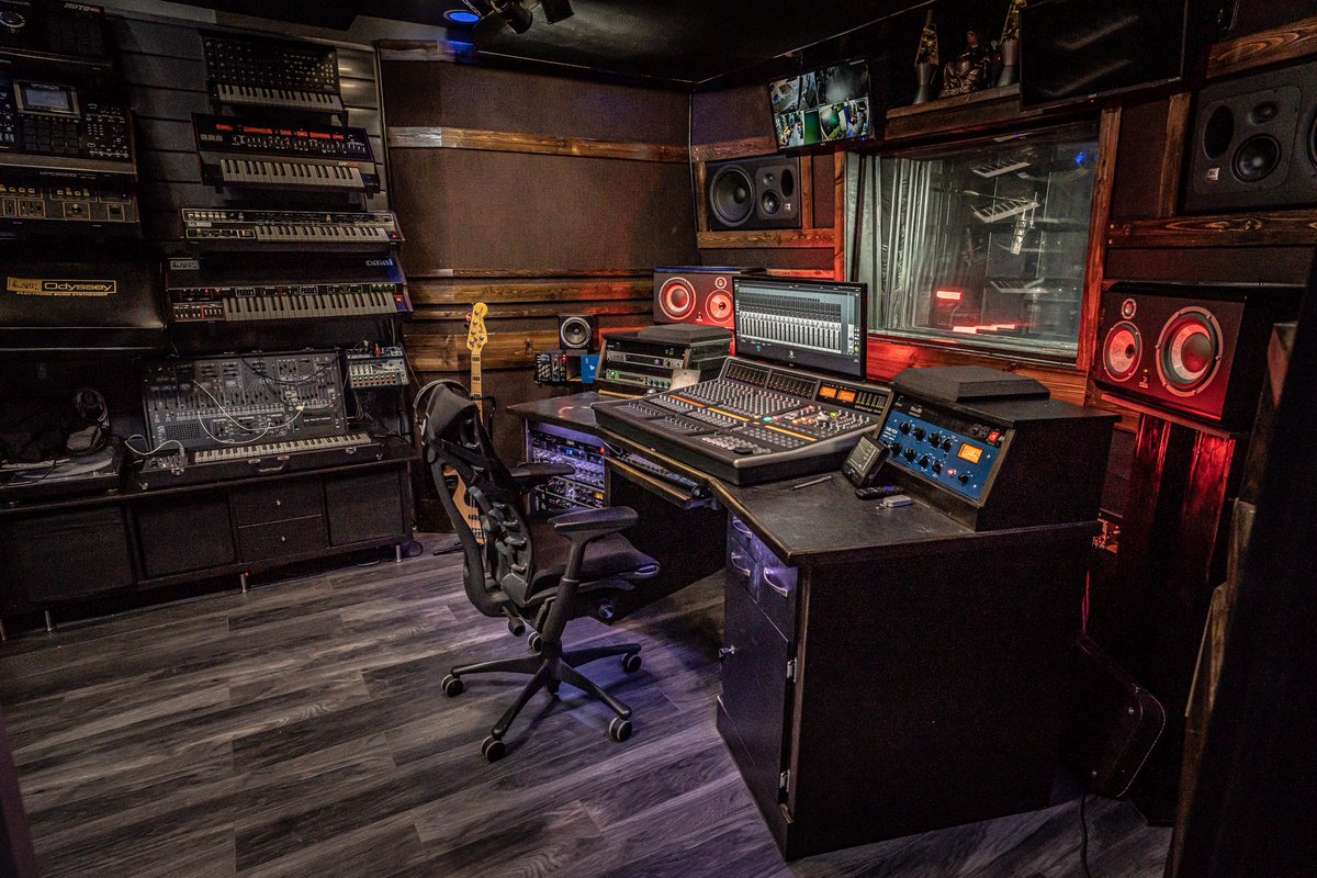 Up In Arms Studios (@upinarmsstudios) on Twitter photo 