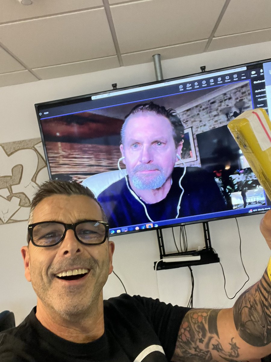 GBMC73's tweet photo. 🤓 What a fab day with @MightyMick68 &amp; the awesome #RRR #Peers from VIA 🥰

👉🏻 #Proppa mint energy today &amp; fab to be joined by Commisioners #Andy &amp; #Lisa from @RedbridgeLive 🔥

🤓 No thanks to the arseholes that tried to break into my car 🙄 anyway #Aylesbury bound

#LetsGo 🔥 https://t.co/uqeSG0zOgQ