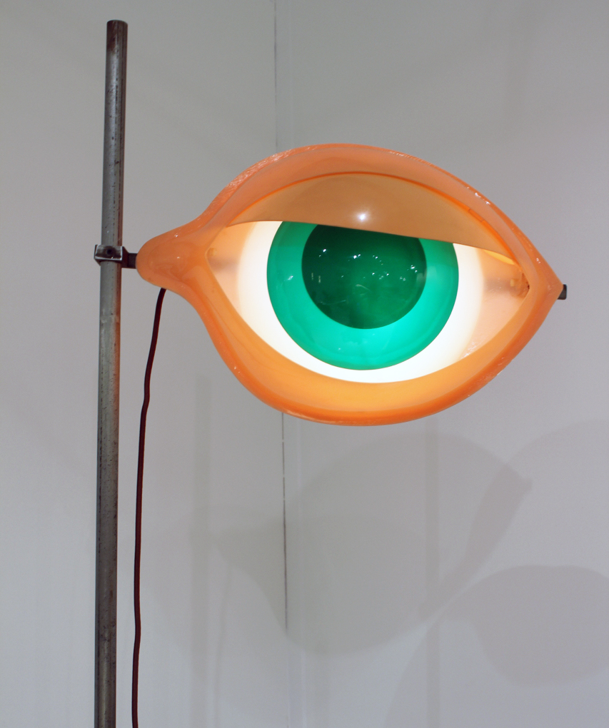 designdocument's tweet photo. The "Eye Lamp" by Nicola L. (1968) 👁️✨ https://t.co/6lruM4t93O