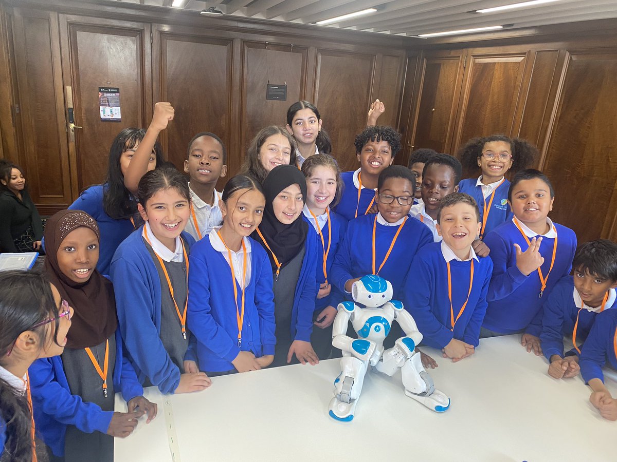 #btw2023 #btw23insights <a href="/GDPSchool/">George Dixon Primary</a> <a href="/SFitzComputing/">SFitz Computing</a> the last group of fabulous computer scientists made some great robots.