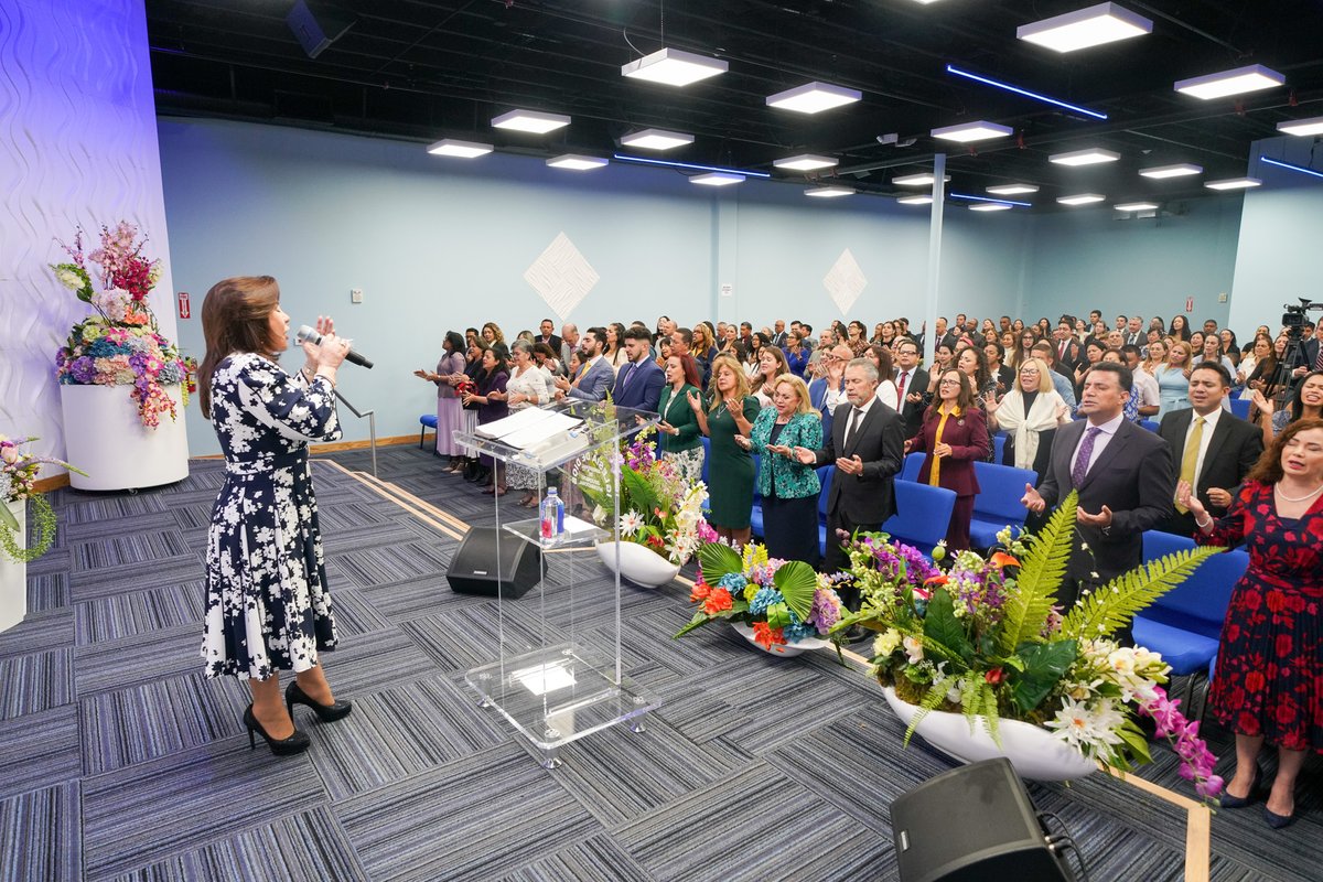 MLPiraquive's tweet photo. 🇺🇸 Fotografías del Estudio Bíblico que realizamos el día de ayer 16 de octubre de 2023, en la ciudad de Homestead, Florida, Estados Unidos, con la lectura en la Biblia del Salmo 75.

@IDMJIoficial 

📸https://t.co/cxvhDeNBTf https://t.co/HYg9L3Ao7X
