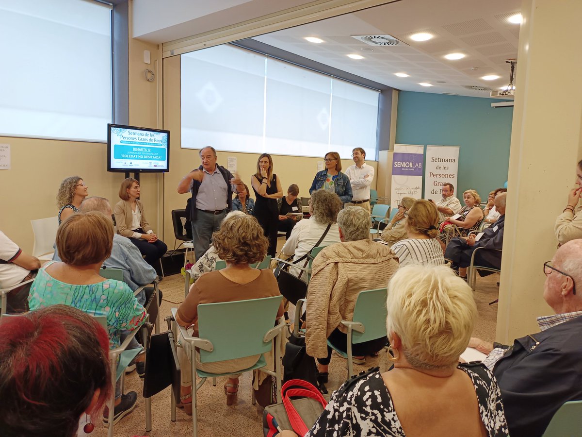 SeniorLab's tweet photo. ✳️L'alcaldessa de #Reus, @sandrage76, dóna la benvinguda a la seixantena de participants a la Jornada de sensibilització 'Soledat no desitjada' a #Reus!

Comencem!

📍Centre cívic del Carme 
@reus_cat @SCGiG @CSC_Consorci

#SeniorLabReus #Salut #EnvellimentActiu https://t.co/rF3MH22vsU