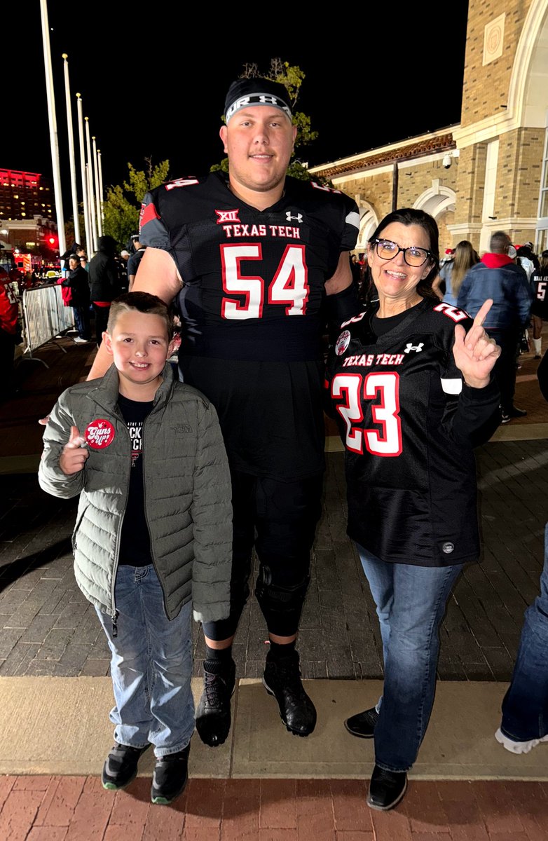 GruvyGurl's tweet photo. @carr_kaden Great meeting you the other day, Kaden! Good luck this weekend in Utah! #WreckEm https://t.co/TANed6p52r