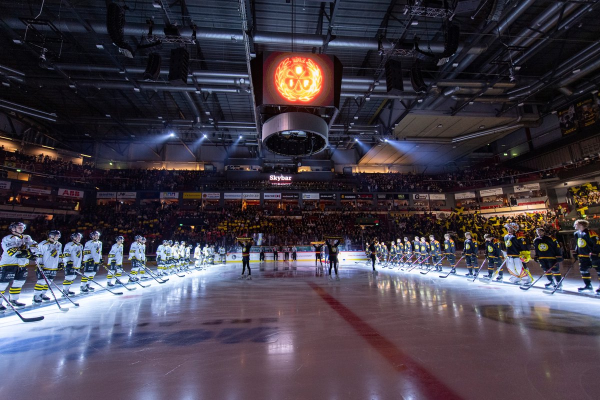 Samtliga onsdagens matcher kommer att inledas med en tyst minut för att hedra de supportrar som miste livet i terrordådet i Bryssel.