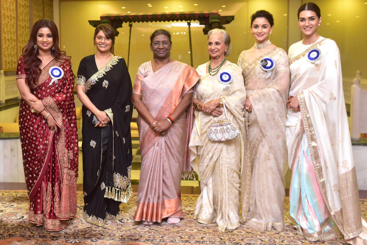 Winning ladies of #NationalFilmAwards with honourable president #DroupadiMurmu 

#ShreyaGhoshal #PallaviJoshi #WaheedaRehman #AliaBhatt #KritiSanon