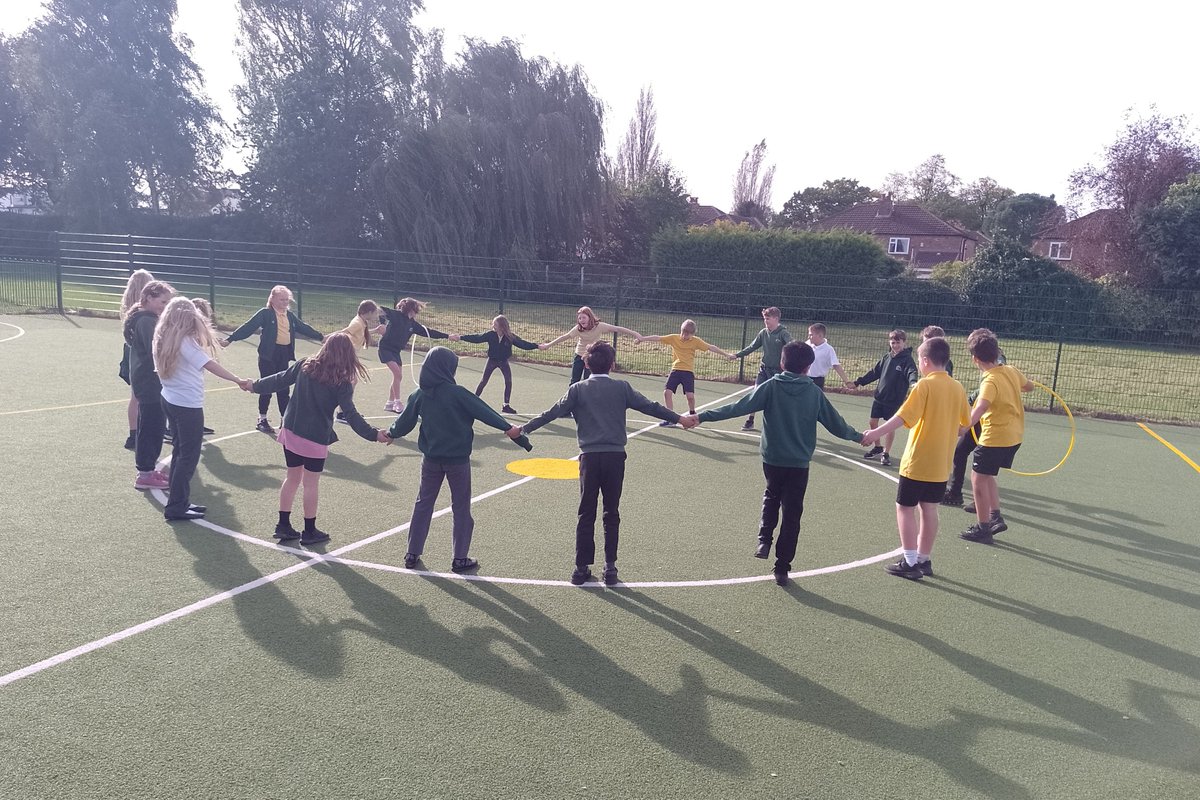 TraffordSSP's tweet photo. Latest #PlayLeader training with @willowstimp this afternoon. Plenty of ideas and messages shared with an enthusiastic group looking forward to fulfilling their role in school #Learn2Lead https://t.co/RlIEceLdWf