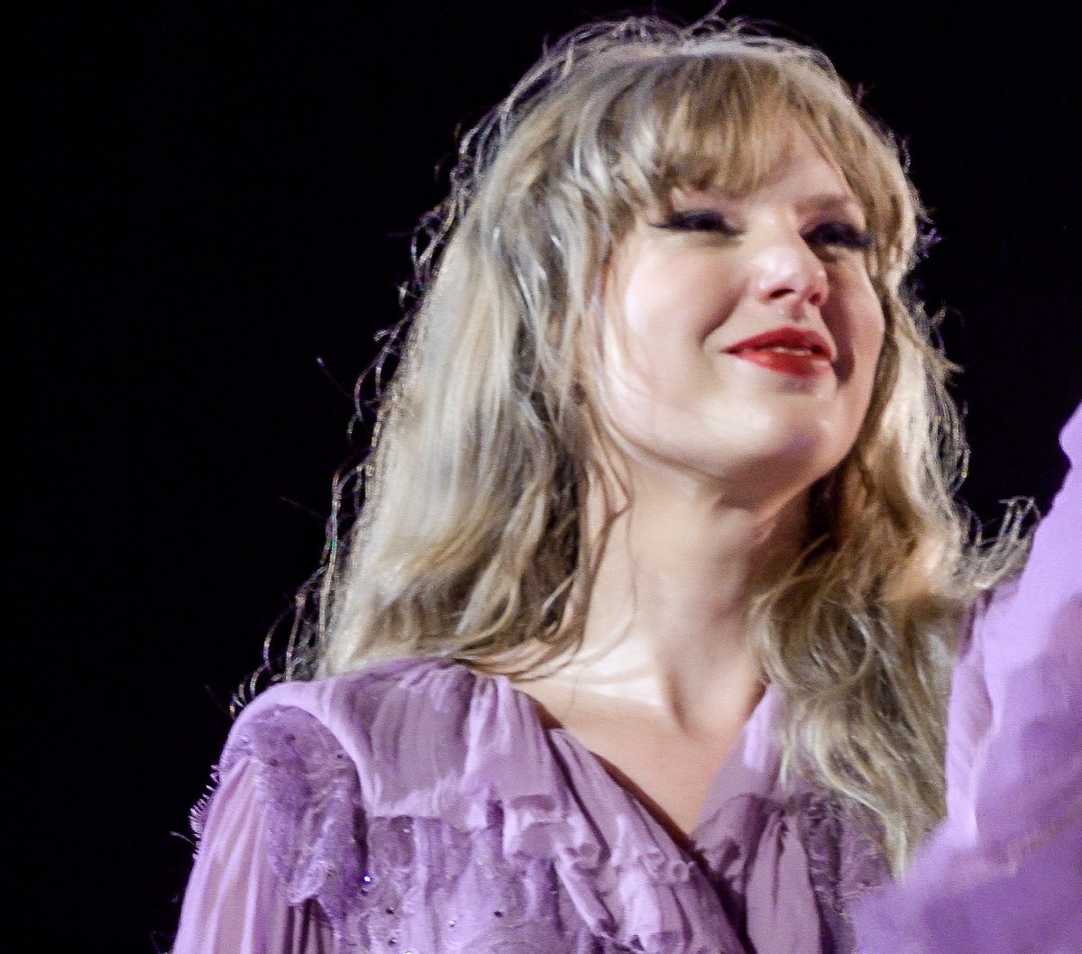 besttofswift's tweet photo. taylor swift smiling is free therapy 💗 https://t.co/C5rt2U5aVT