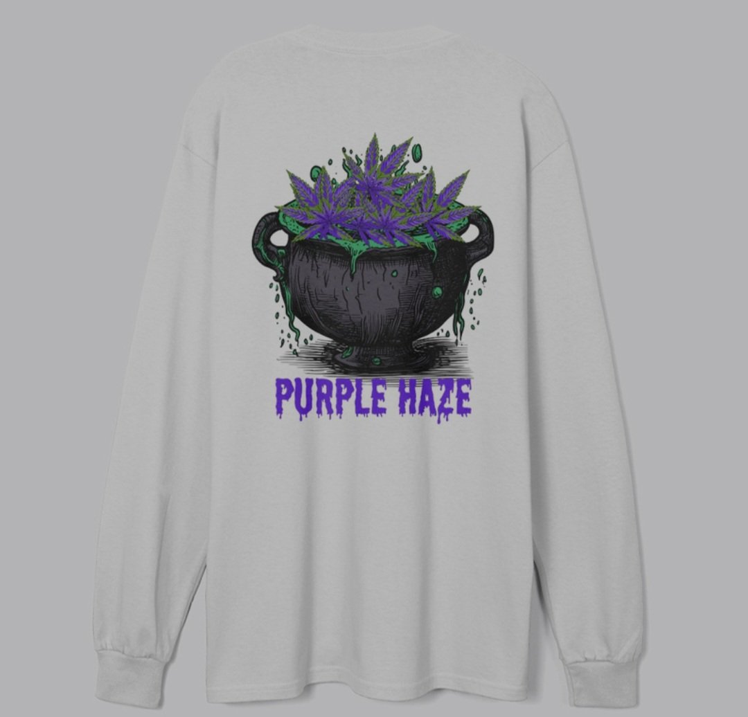 passionatelove's tweet photo. LIMITED TIME. SHOP NOW. LINK IS IN THE BIO. USE CODE: Bluedream FOR 15% OFF. DIFFERENT COLORWAYS AND UNISEX IS AVAILABLE. CHECK IT OUT! #HappyHalloween 👻 #merch #MaxLouis https://t.co/RrsmaWT0gW