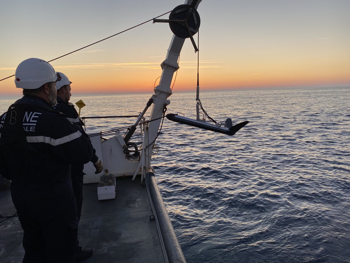 shom_fr's tweet photo. Bilan de 4 années de levés hydrographiques🚢pour l’#éolien en mer 

➡mieux connaitre les caractéristiques géophysiques et géotechniques et ainsi réduire les impacts des parcs éoliens 

🔹 + 1500 km² de zones couvertes
🔹 + 600 jours en mer
🔹 une coopération avec la #DGEC https://t.co/K8kLpDy3ZF