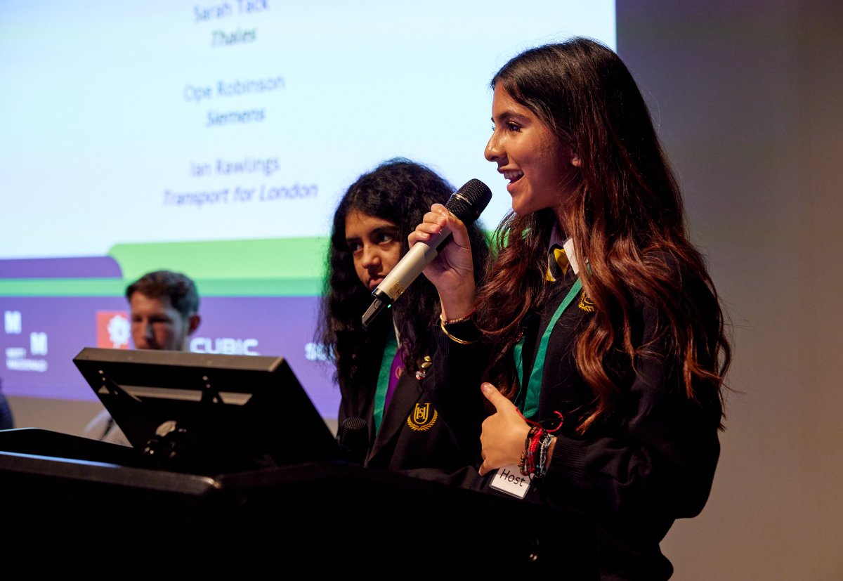 Hello from @ltmuseum 👋 We're thrilled our Green Skills Hackathon & Virtual Air Quality Challenge is shortlisted for Best Youth Project- Climate in the #FamilyFriendlyMuseum Award. We loved the way students asked our corporate panel about green careers they felt passionate about.
