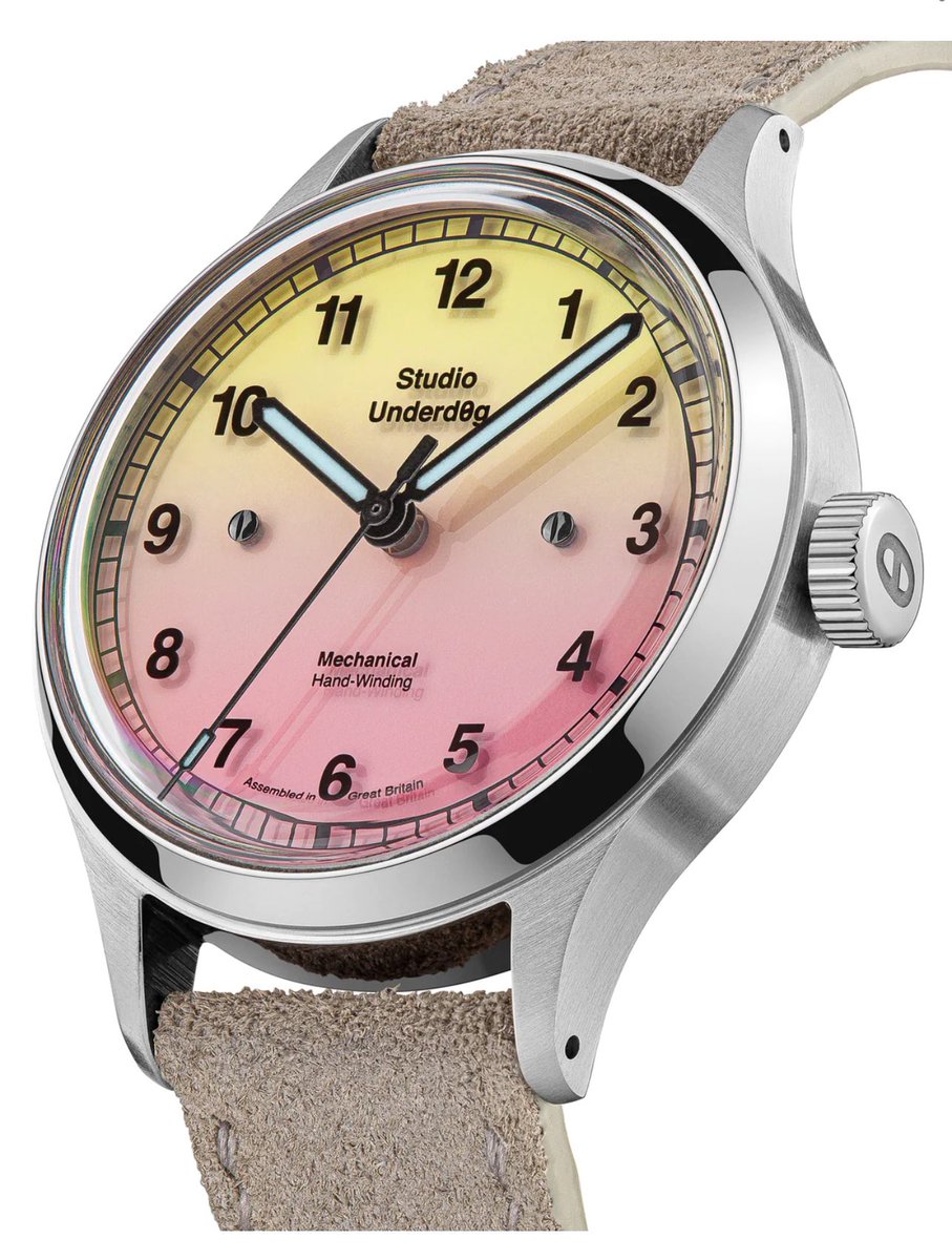 TheWatchMuse's tweet photo. Studio UnderdĆg 02Series field collection.
37mm case, but the dial is where itās interesting. An innovative sandwich construction that gives the indices a floating effect.
4 colours to start. All except black have lumed dials.
RRP £800
Blue for me!
#studiounderdog #watches https://t.co/4U9nhmBXye
