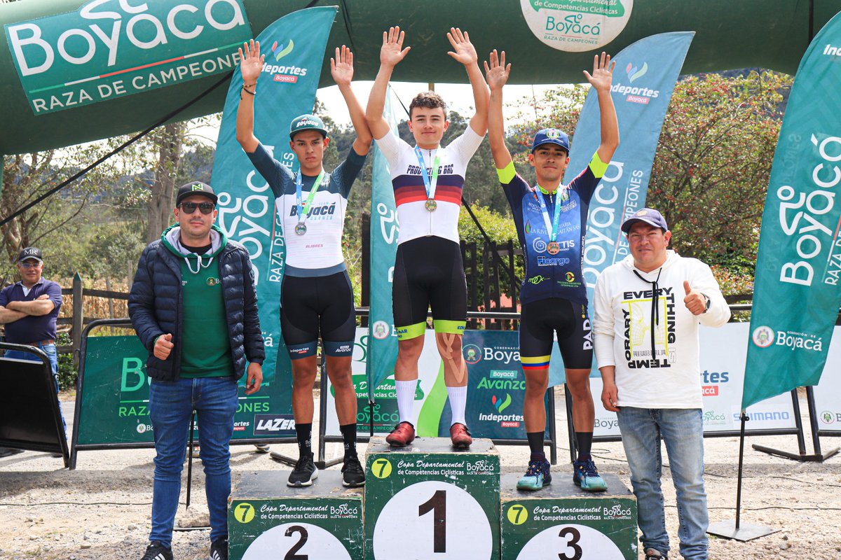 #CopaBRC | Sobre un trazado técnico y exigente de 7.5 Km, se disputó la válida 15 de la Copa Boyacá Raza de Campeones en la modalidad de #ruta en #Arcabuco.

Evento promovido por la Gobernación de Boyacá, e Indeportes Boyacá.

RESULTADOS AQUÍ➡️ bit.ly/45uhLMI