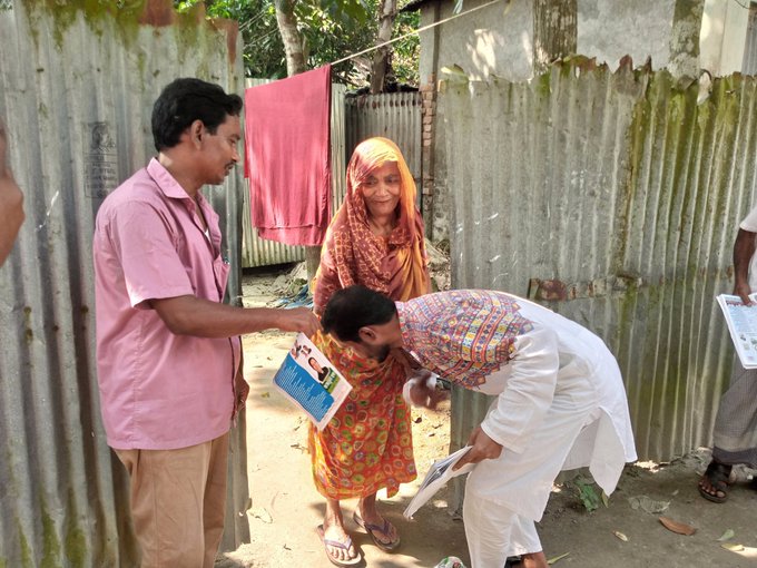 সরিষাবাড়ীতে সরকারের উন্নয়নের বার্তা পৌঁছে দিতে কেন্দ্রীয় নেতার লিফলেট বিতরণ ও গণসংযোগ