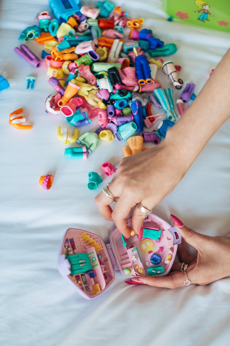 16Nicholson's tweet image. Save the date: "Hush lil baby"  Shae Myles' solo exhibition curated by 16NSt and hosted at @strangefieldglasgow.  Inspired by the world of the 1990s Polly Pocket compacts. You won't want to miss it! 🎀💅👛👗✨

Opens 23/11, 7pm-12am
24 Nov-17 Dec 

16nicholsonstreet.org/events/shae-my…