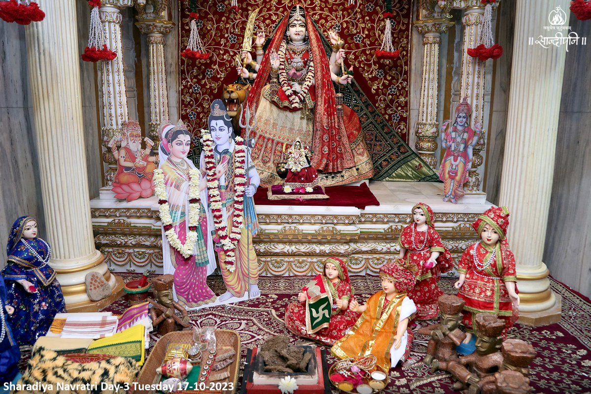 ShriHariMandir's tweet photo. ।। जय पुत्रकलत्रविवृद्धिकरे ।।
पुत्र कलत्र की वृद्धि करनेवाली हे देवी! तुम्हारी जय हो, पार्वती स्वरूप से भगवान शिव के साथ पाणिग्रहण करनेवाली करुणामयि माता को हमारा प्रणाम हैं।
@PPBhaishri
#Day_03
#SharadiyaNavratri
#KarunamayiMaa
#ManorathDarshan
#ShriHariMandir
#PujyaBhaishri https://t.co/mxMZ2Z63Sp