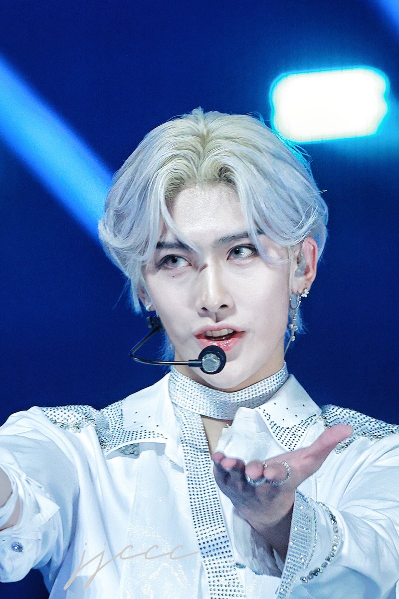 ℛ𝒾𝒸𝓀𝓎 리키

1015 
MCOUNTDOWN PARIS

#ℛ𝒾𝒸𝓀𝓎 #리키 #ZEROBAESONE #ZB1 #RICKY #沈泉鋭 #沈泉锐 #제로베이스원 #飯拍