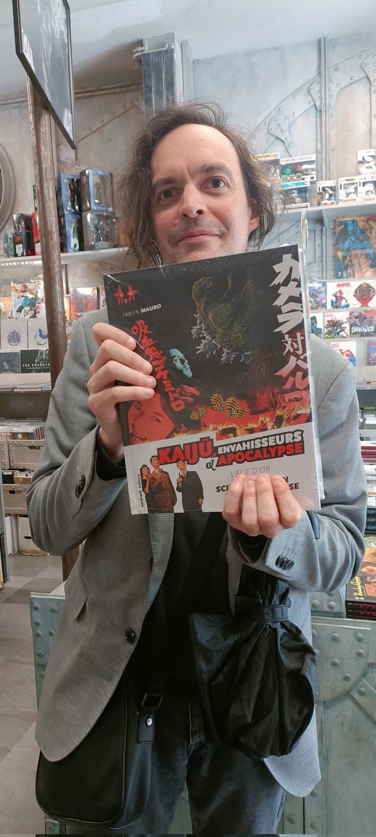 A plein reves (@pleinreves) on Twitter photo On continue à s'arracher le livre de <a href="/Fabfuzz/">Fabien Mauro</a> même après son départ!
Kaiju, Envahisseurs et Apocalypse est un magnifique Ouvrage qui parle de l'âge d'or de la SF japonaise et qui est parfait pour vous, ou pour offrir. On continue à s'arracher le livre de <a href="/Fabfuzz/">Fabien Mauro</a> même après son départ!
Kaiju, Envahisseurs et Apocalypse est un magnifique Ouvrage qui parle de l'âge d'or de la SF japonaise et qui est parfait pour vous, ou pour offrir.