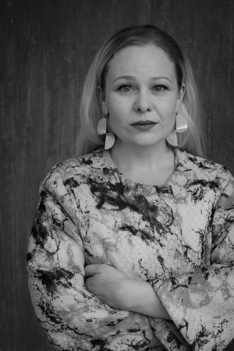 TimaritMM's tweet photo. Þórdís Helgadóttir hefur vakið verðskuldaða athygli undanfarin ár fyrir skrif sín. ✨
Á fimmtudaginn 19. október gefur @Isody út skáldsöguna Armeló en eftirvæntingarfullir lesendur geta nú tekið forskot á sæluna og lesið fyrstu kaflanna á vef TMM. 🙌
👉https://t.co/43BqBdrFkt https://t.co/d9iy1WWXcx