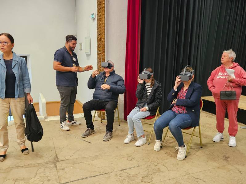 caroline_roose's tweet photo. 🧐 Découvrir son futur environnement de travail à l'aide de la réalité virtuelle, c'est ce que nous avons proposé au forum du #SAP et de la #Santé.
Une expérience fort appréciée par nos visiteurs. 
Merci #métiers360 et @PICOXR https://t.co/OSchA4QqXQ