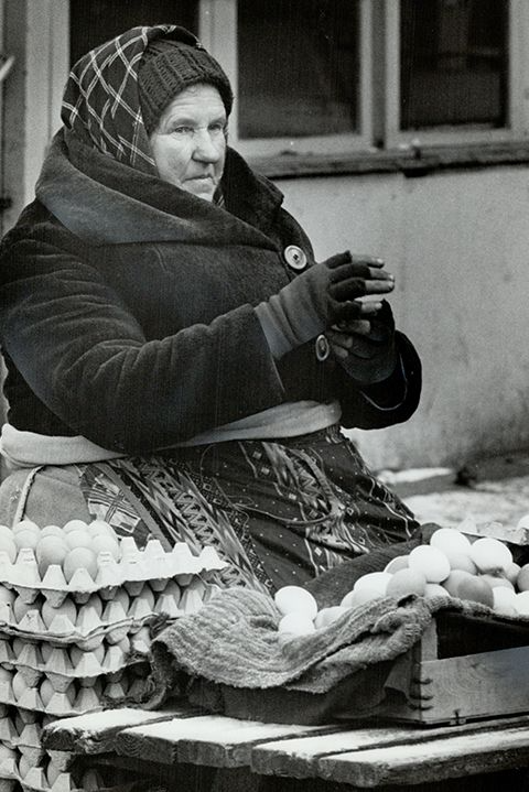 DormRoomDinners's tweet photo. Lost Jobs That No Longer Exist Today

1. Eggler - The egg carton was invented in 1911, and Egglers began to sell bulk batches of eggs. https://t.co/2RyNNHsaq9