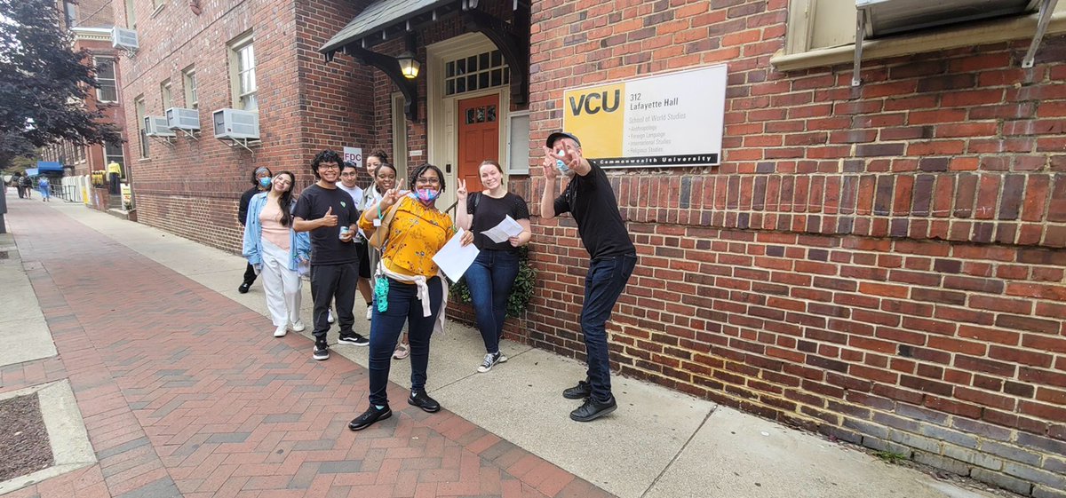 VCCS_SO's tweet photo. Mellon Pathways took a group of transfer students on a tour of the @VCU campus recently to meet with several academic departments, explore campus resources, and discuss transitioning from a community college to a 4-year institution. #nationalstudentransferweek #transferva https://t.co/t0aJ7ywEvE