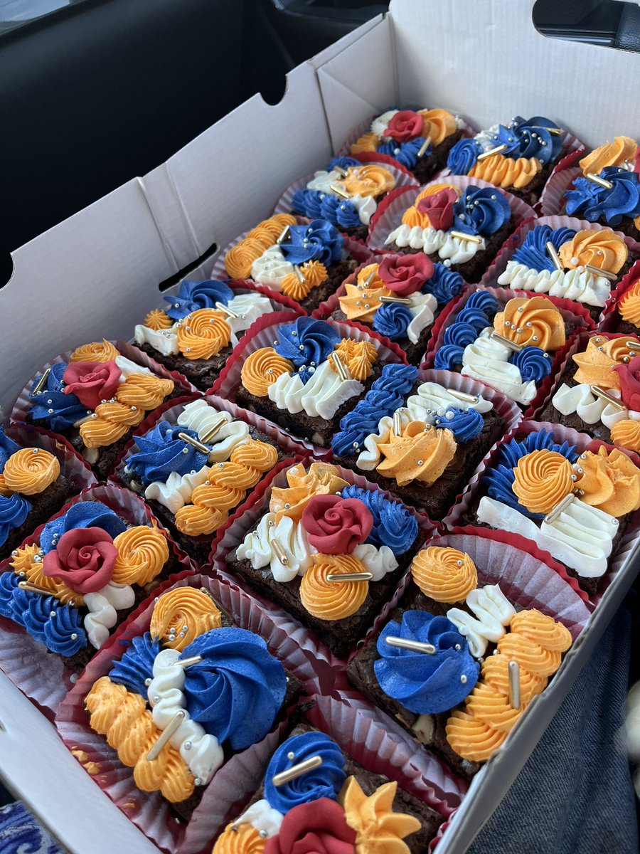 OwlB_Baking's tweet photo. Beauty or Beast?😍 Cake and Brownies https://t.co/5F1YLB615l